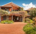 Rainbow House - Whitsundays Accommodation