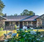 Stoneleigh Cottage Bed  Breakfast - Whitsundays Accommodation