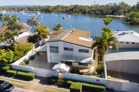 20 Noosa Parade - Whitsundays Accommodation 3