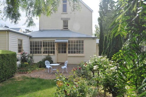 The Mill House Cottage - Whitsundays Accommodation 2