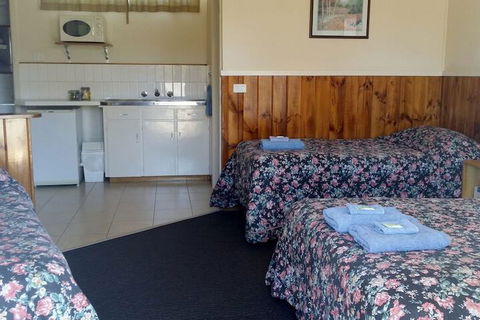 Terang Motor Inn - Whitsundays Accommodation 5