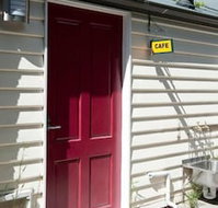 Lowena Cafe and Accommodation - Whitsundays Accommodation
