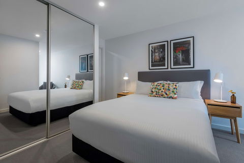 Oaks Melbourne Southbank Suites - Whitsundays Accommodation 5