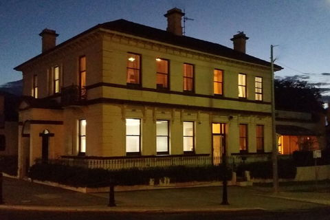 The Bank Guesthouse Glen Innes - Whitsundays Accommodation 3