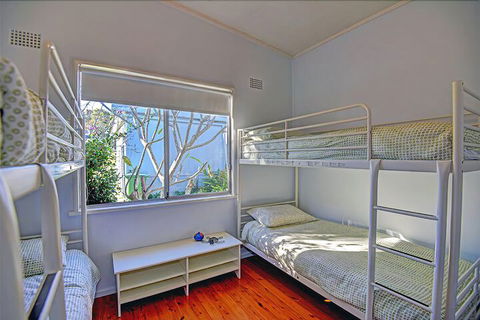Lakes Edge Cottage - Whitsundays Accommodation 4