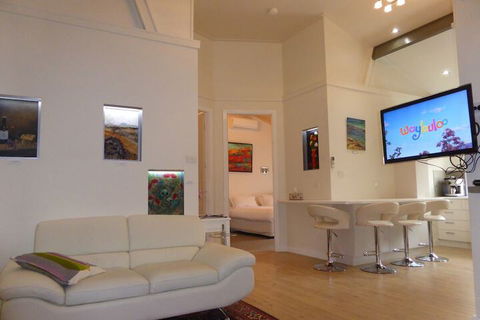 A Colourcity Apartments - Whitsundays Accommodation 6