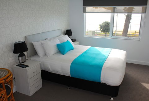 Beach Hotel - Whitsundays Accommodation 6