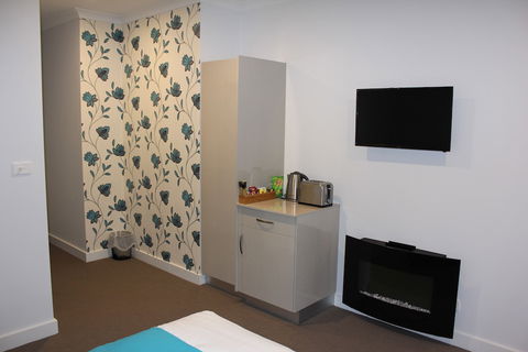 Beach Hotel - Whitsundays Accommodation 4