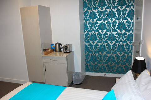 Beach Hotel - Whitsundays Accommodation 2
