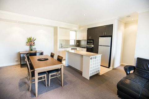 Zappeion Apartments - Whitsundays Accommodation 6