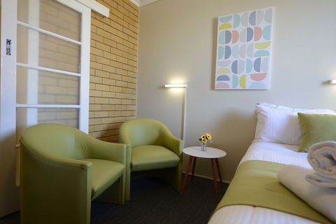 Sea Lake Motel - Whitsundays Accommodation 4