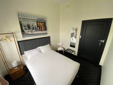 Rooms At Carboni's - Whitsundays Accommodation 6
