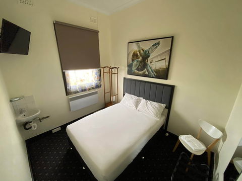 Rooms At Carboni's - Whitsundays Accommodation 5