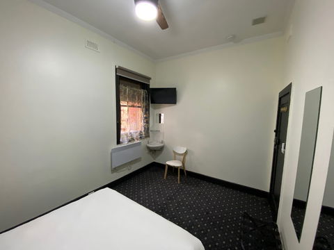 Rooms At Carboni's - Whitsundays Accommodation 2