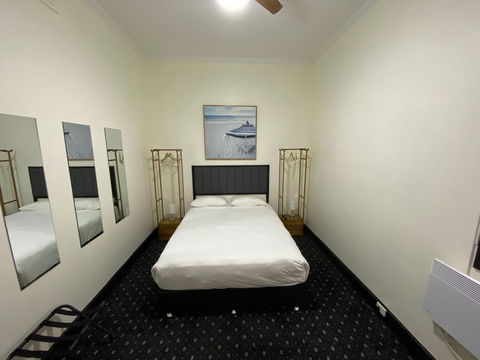 Rooms At Carboni's - Whitsundays Accommodation 4