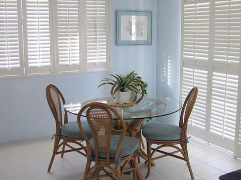 Toowoon Beach View 3br Villa 4 Just Steps To Beach With Views - Whitsundays Accommodation 3