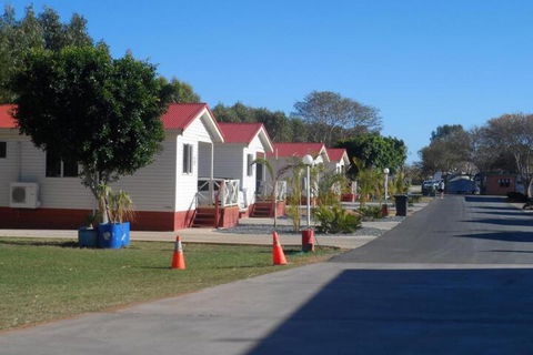 Outback Oasis Caravan Park - Whitsundays Accommodation 2