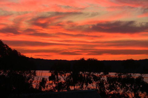 A Lakehouse Escape - Whitsundays Accommodation 5