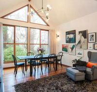 Artist on Everest - Whitsundays Accommodation