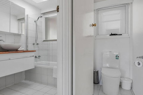 Long Beach House Apartments Sandy Bay - Whitsundays Accommodation 0