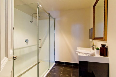Deloraine Hotel - Whitsundays Accommodation 4