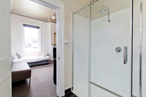 Deloraine Hotel - Whitsundays Accommodation 5