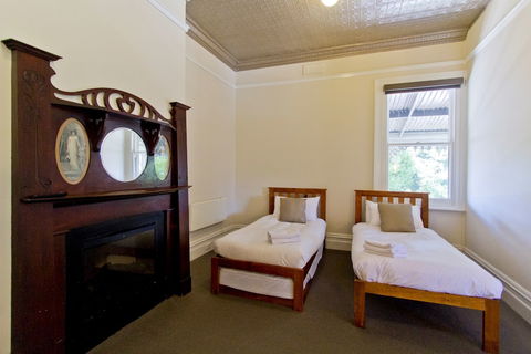 Deloraine Hotel - Whitsundays Accommodation 0