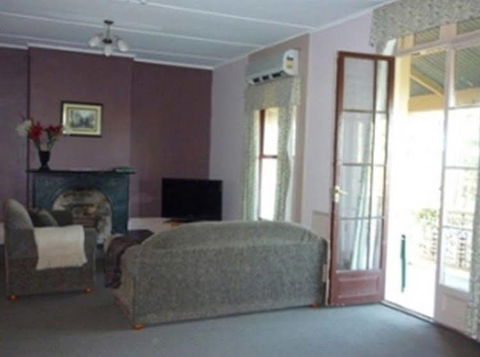Blue Mountains Manor House - Whitsundays Accommodation 2