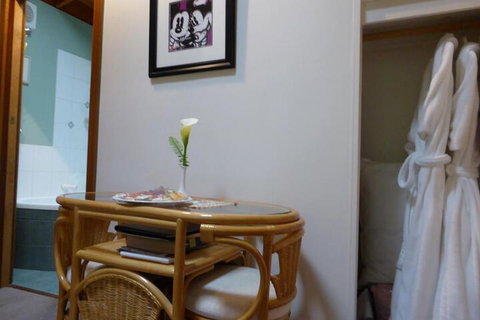 Aldgate Lodge Bed & Breakfast - Whitsundays Accommodation 2