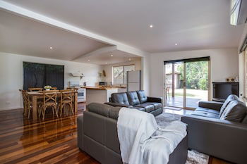 Tasman Surf House - Whitsundays Accommodation 0