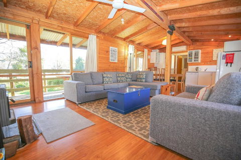 The Cabin - Whitsundays Accommodation 2