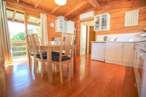 The Cabin - Whitsundays Accommodation 4