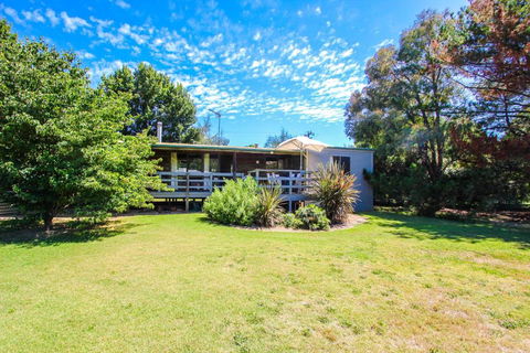 The Cabin - Whitsundays Accommodation 1