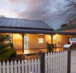 Rawsons Retreat Five Bedroom Home Walk CBD Includes Breakfast - Whitsundays Accommodation