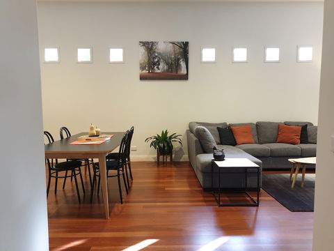 Healesville House - Magnolia House - Whitsundays Accommodation 4