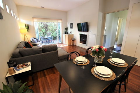 Healesville House - Magnolia House - Whitsundays Accommodation 3