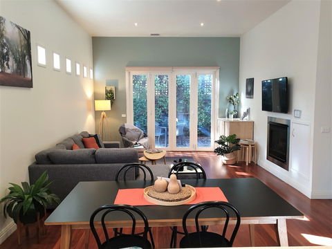 Healesville House - Magnolia House - Whitsundays Accommodation 6
