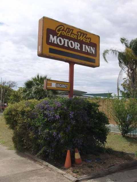 Golden West Motor Inn - Whitsundays Accommodation 3