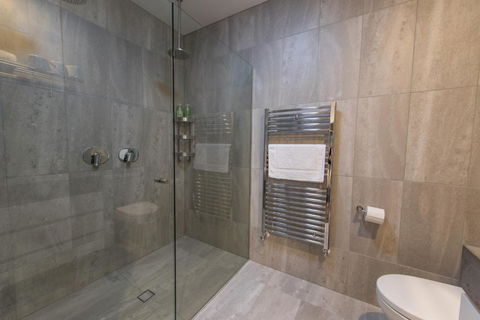 The Bright House - Whitsundays Accommodation 5