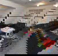 Macquarie Cottage - Whitsundays Accommodation