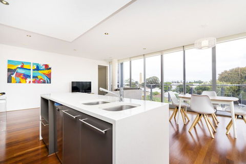 Luxury Modern Double Ensuite Apartment - Whitsundays Accommodation 2