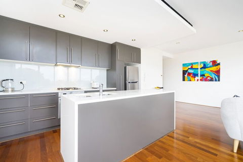 Luxury Modern Double Ensuite Apartment - Whitsundays Accommodation 3