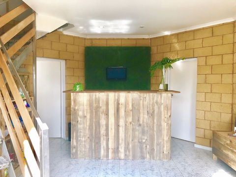 The 13th Apostle Backpackers - Whitsundays Accommodation 1