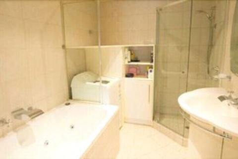 Colin St. Apartment - Whitsundays Accommodation 5