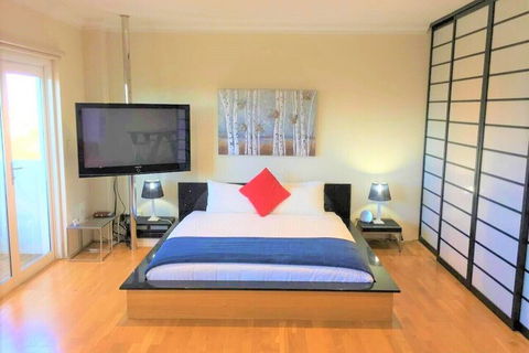 Colin St. Apartment - Whitsundays Accommodation 3