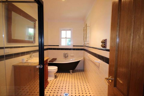 Lily May Cottage - Whitsundays Accommodation 3