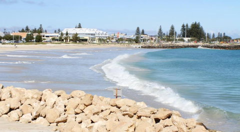 Geraldton Luxury Vacation Home With Free Netflix - Whitsundays Accommodation 6