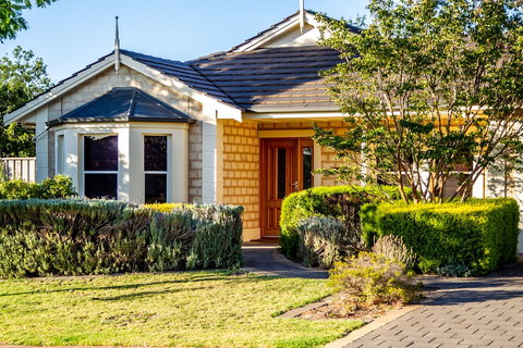 Lochnagar Barossa - Adults Only - Whitsundays Accommodation 1