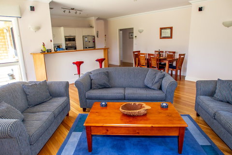 Lochnagar Barossa - Adults Only - Whitsundays Accommodation 5