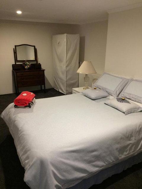 Panorama On Sorell B & B - Whitsundays Accommodation 3